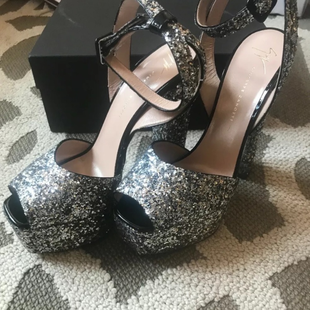Giuseppe Zanotti Silver sequin sandal 40
